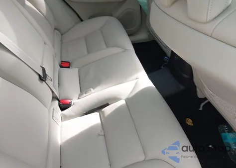 2025 Volvo Xc60 Plug-In Hybrid Plus, T8 Awd Electric/Gasoline, Dark z USA, uszkodzony, nr VIN YV4H60RC8S1029514